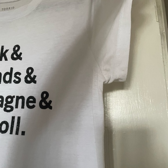 EUC Torrid x Betsey Johnson Classic Fit Tee Lipstick & Diamonds Torrid sz 00 - Picture 8 of 9